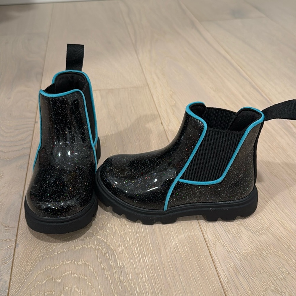 NWOT girls sparkle Native Boots- size 9